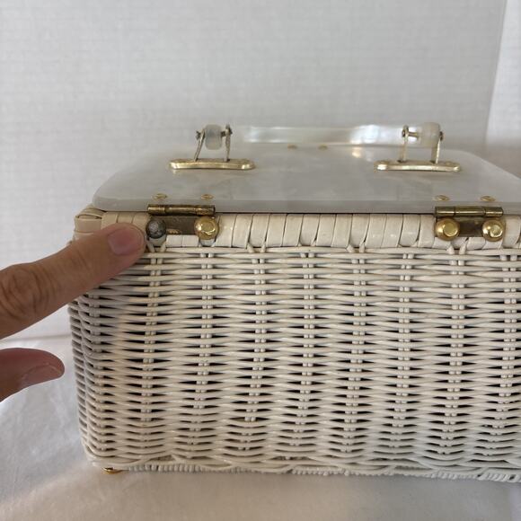 Vintage 1960’s Era White Wicker and Lucite MCM Box Purse 8” X 4.5” - Picture 9 of 16